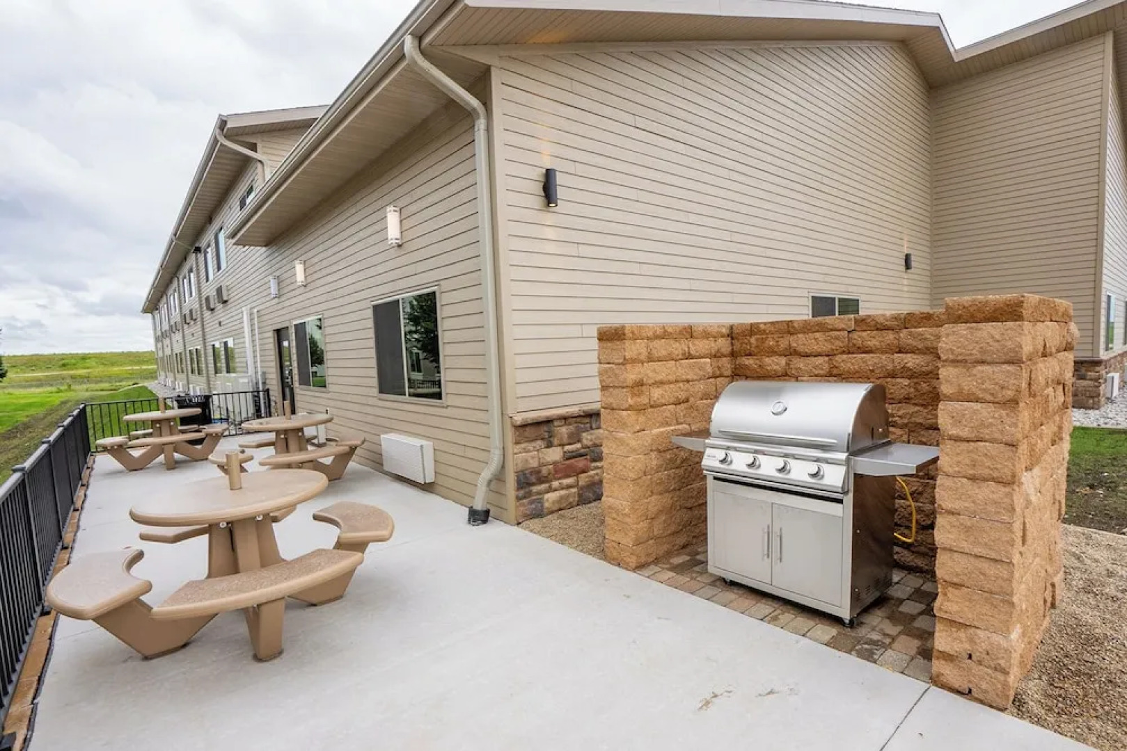 Cobblestone Inn & Suites - Sheldon