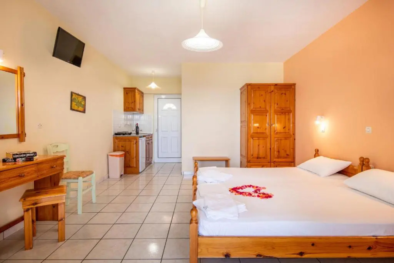 Achillion Apartments & Studios