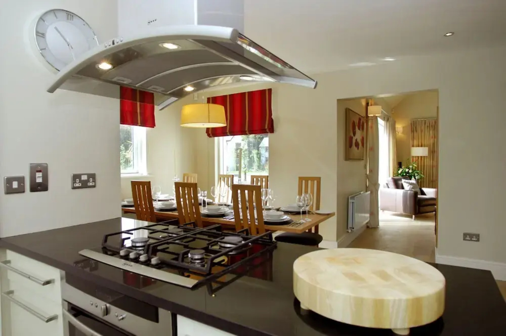 Spacious 4 Bedroom Home to Sleep 8 People Just 5 Mins From Kenmare Town