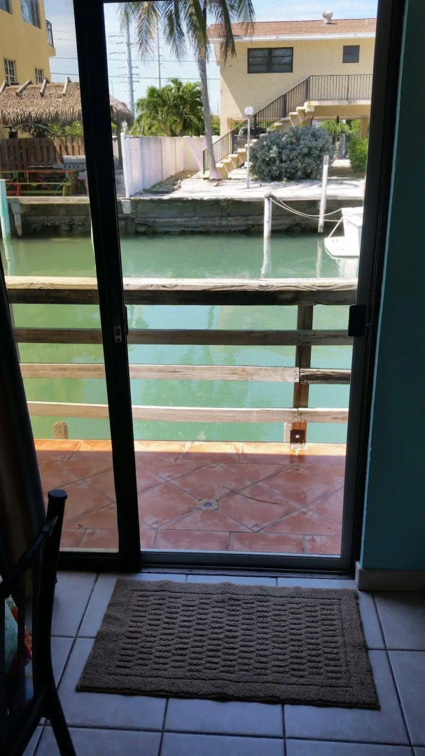 Royal Hawaiian Motel/Botel