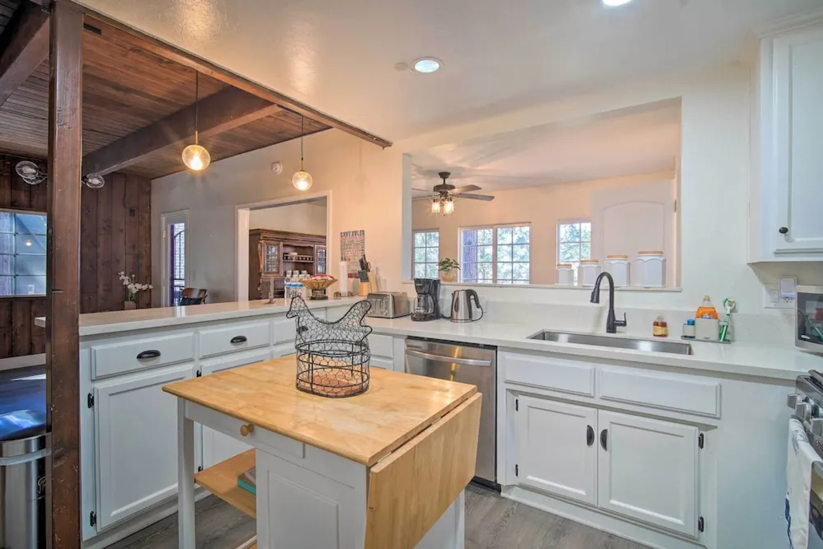 Relaxing Lake Arrowhead Home ~ 1 Mi to Lake!