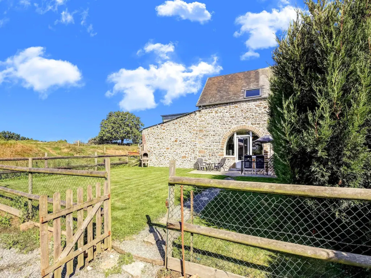 Welcoming Holiday Home in Brainville With Fenced Garden