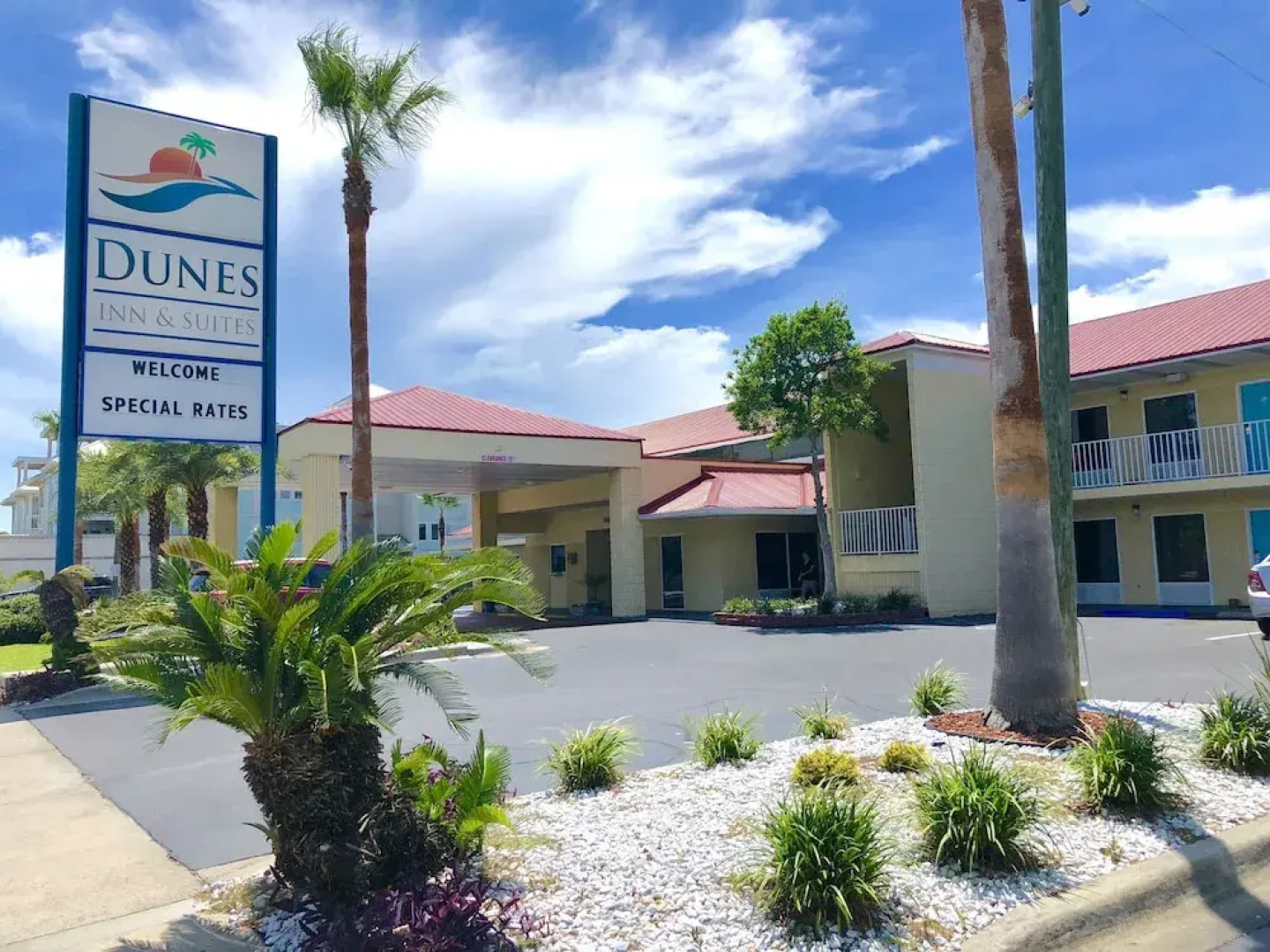 Dunes Inn & Suites