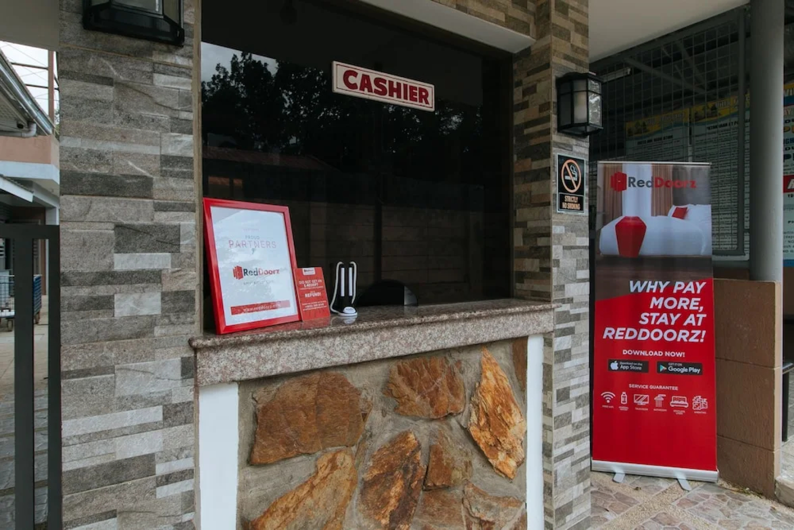 RedDoorz Premium @ Trece Indang Road