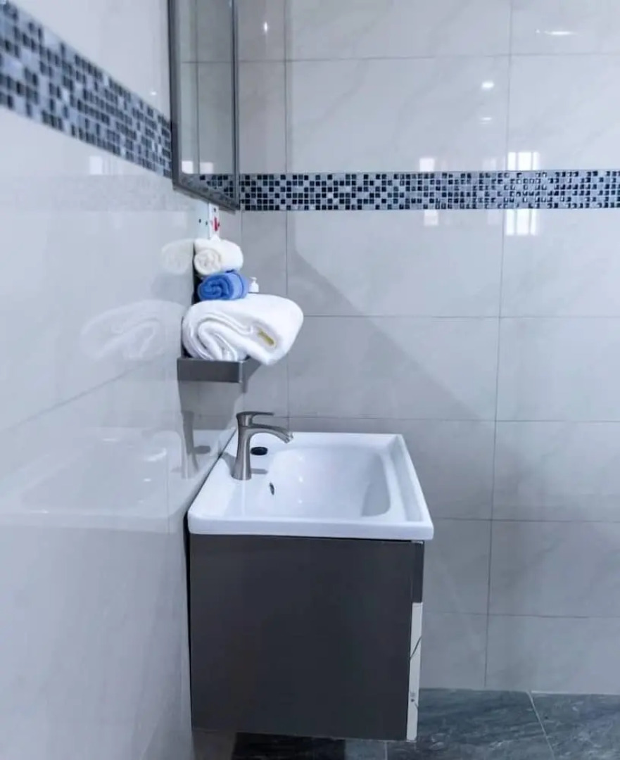 Ampric GuestHouse and Lounge