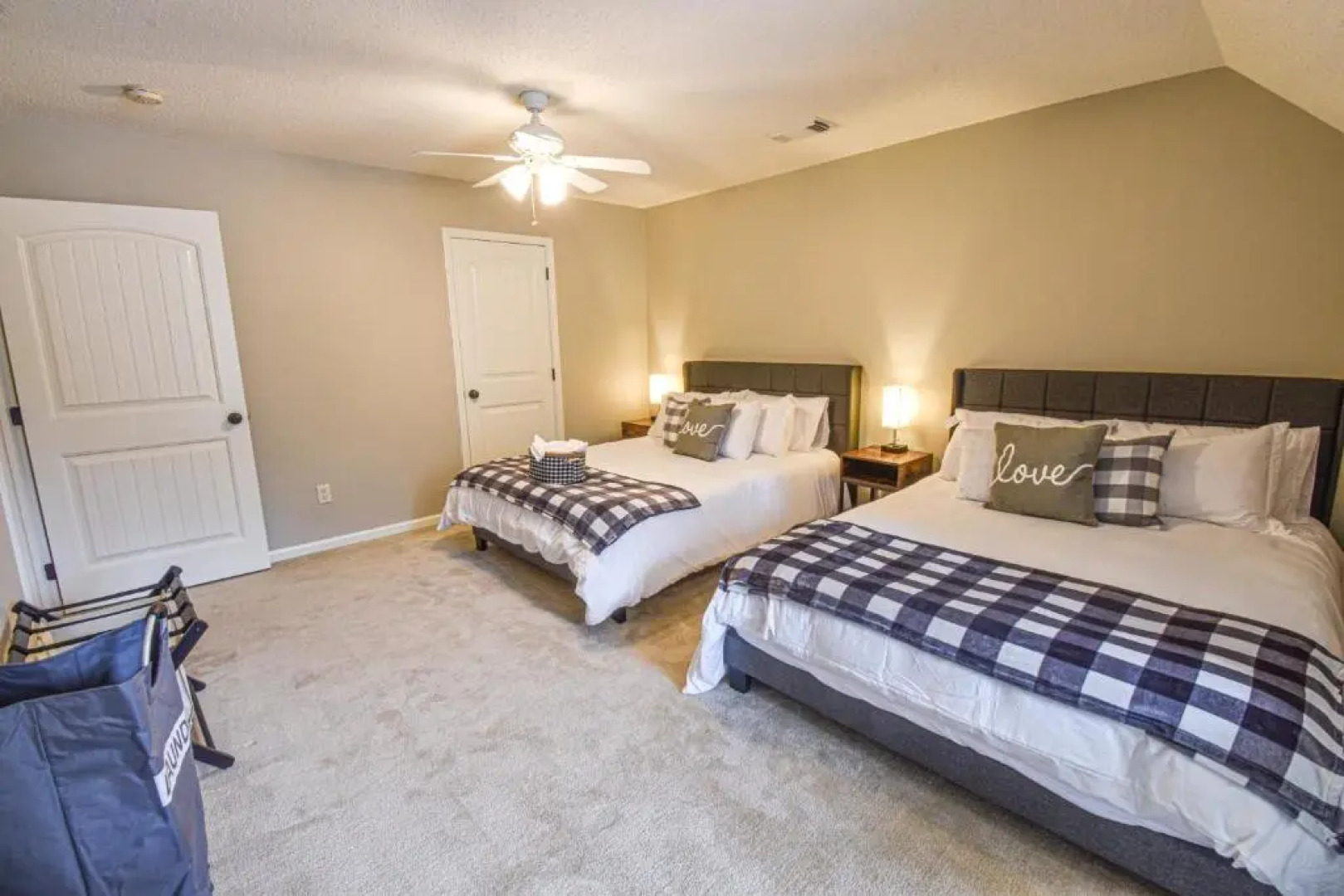 The Crimson Retreat Only 5 Miles to the Stadium BBQ Coffee Games