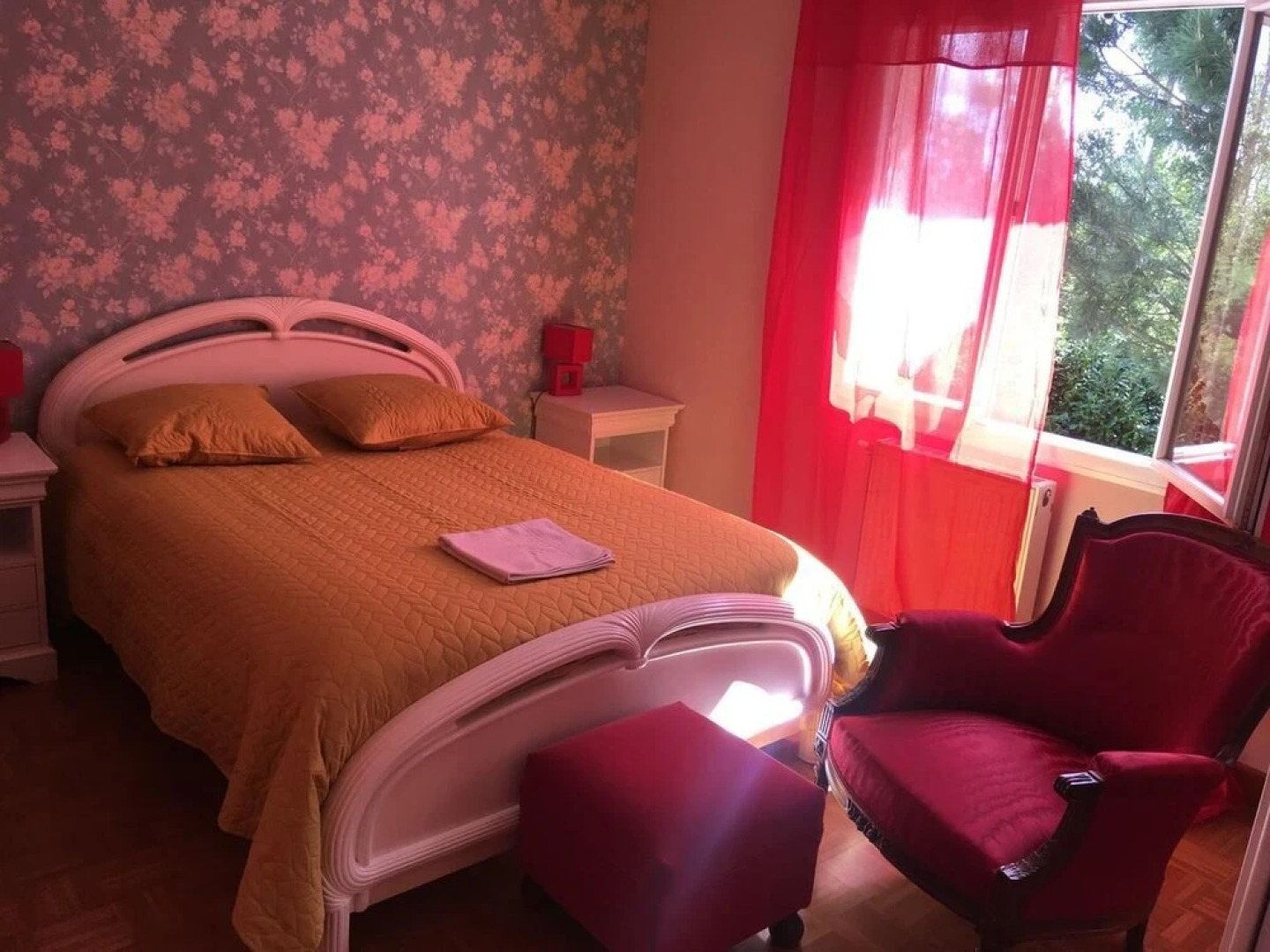 House With 4 Bedrooms in Saint-cyr-sur-le-rhône, With Wonderful Mountain View, Enclosed Garden and Wifi