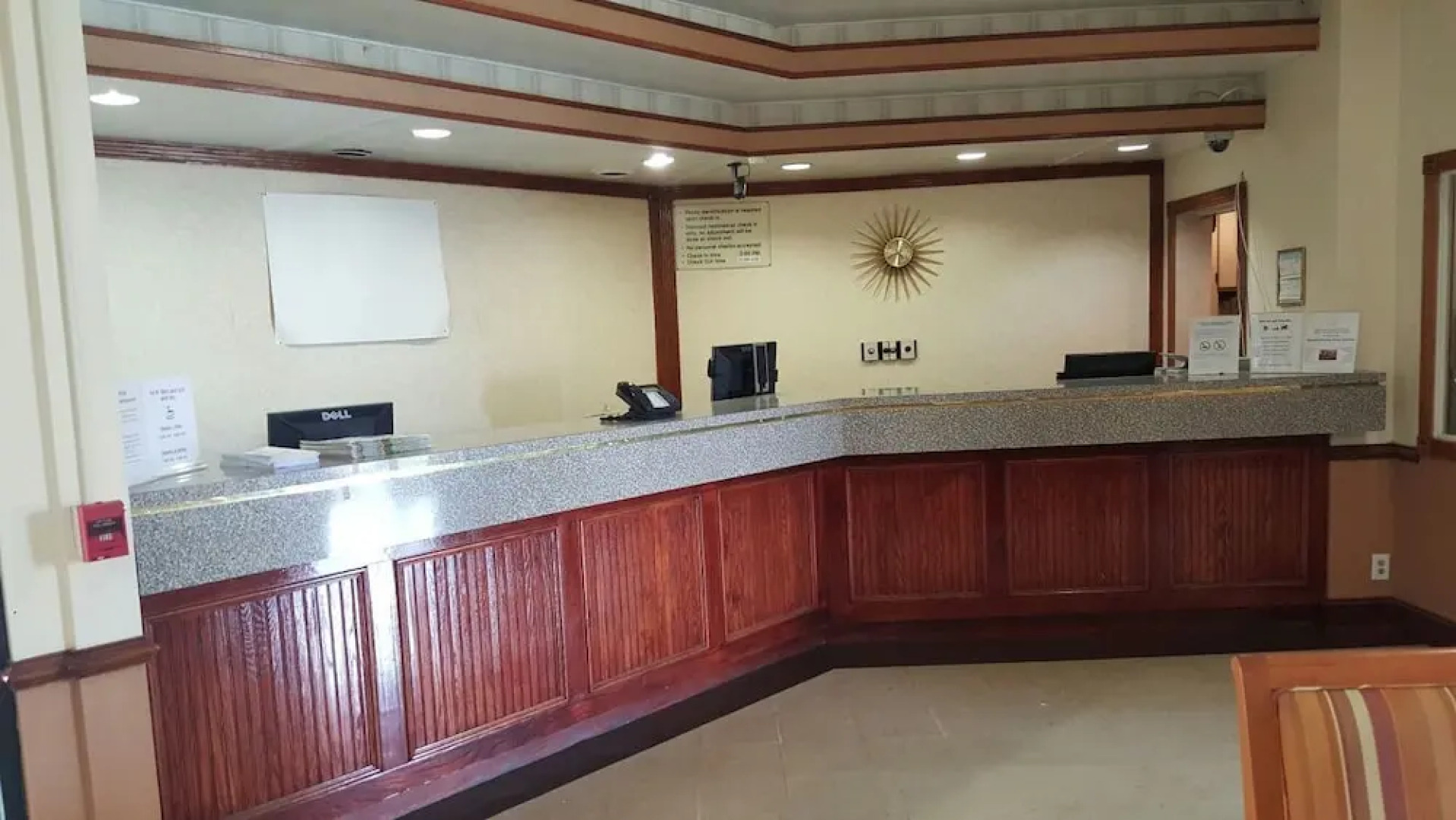 Red Carpet Inn & Suites