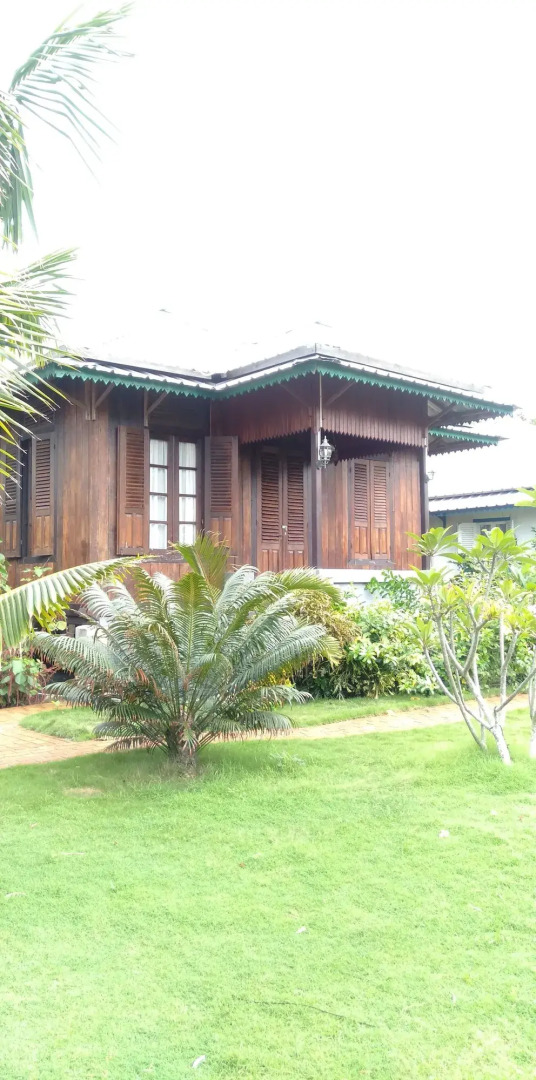 Rock and Wreck Dive Resort