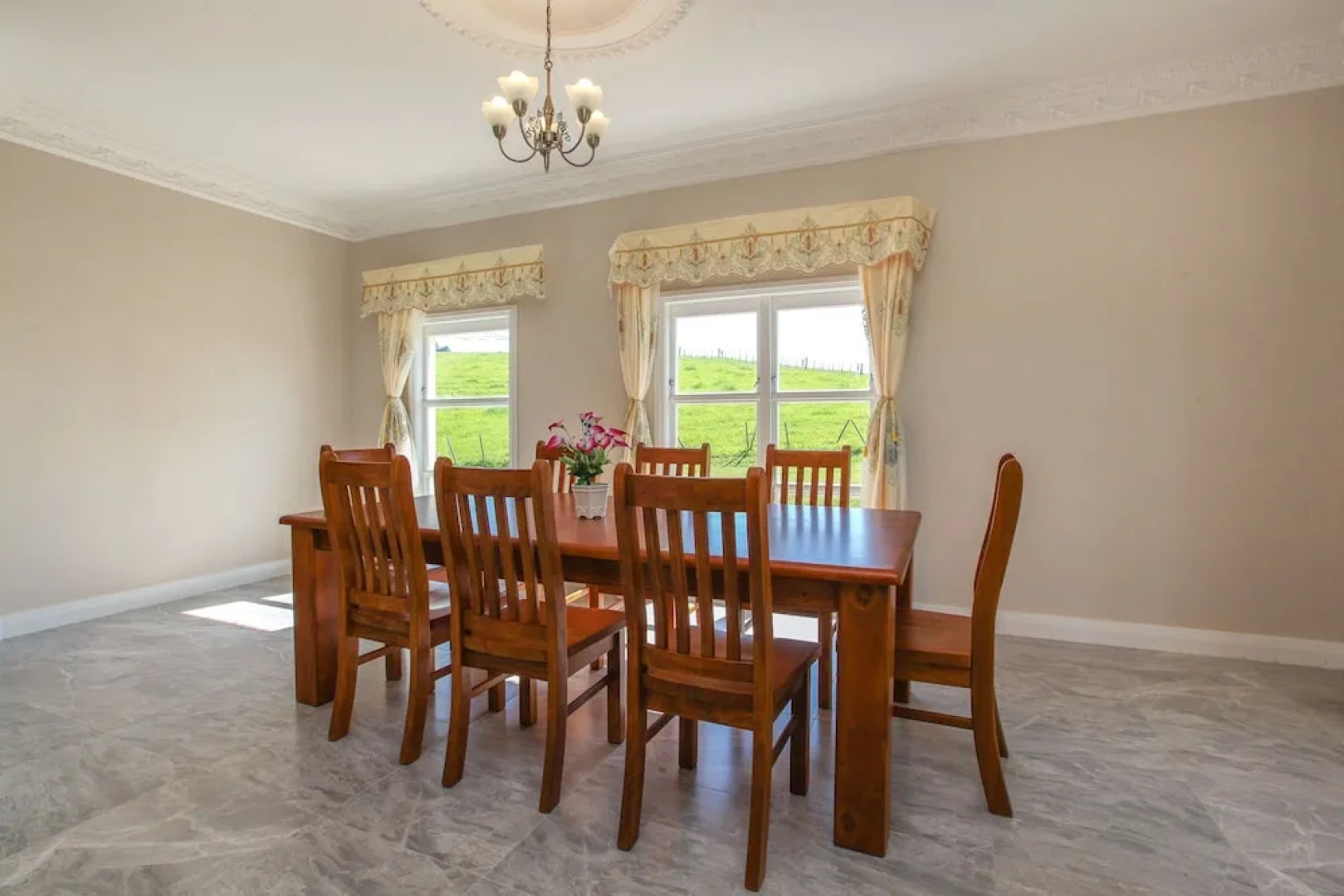 Luxury 3Brm Mannor in Temple View