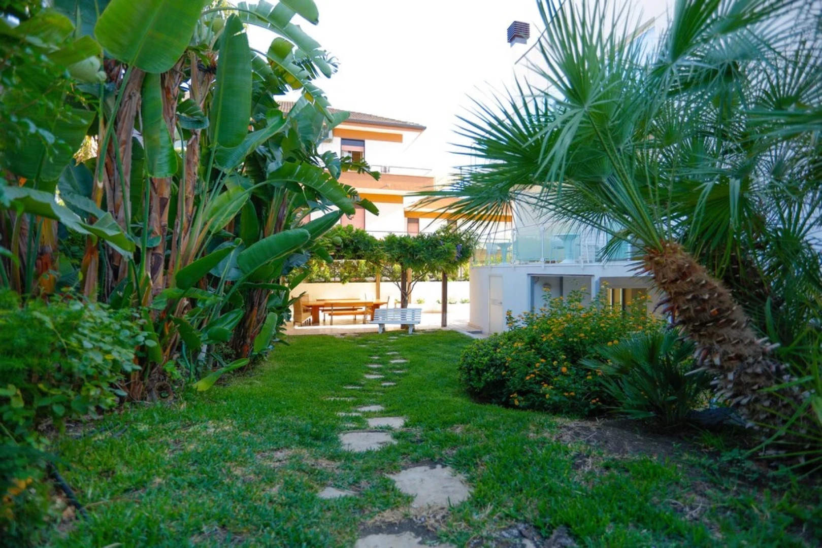 Path House - Suite Hotel