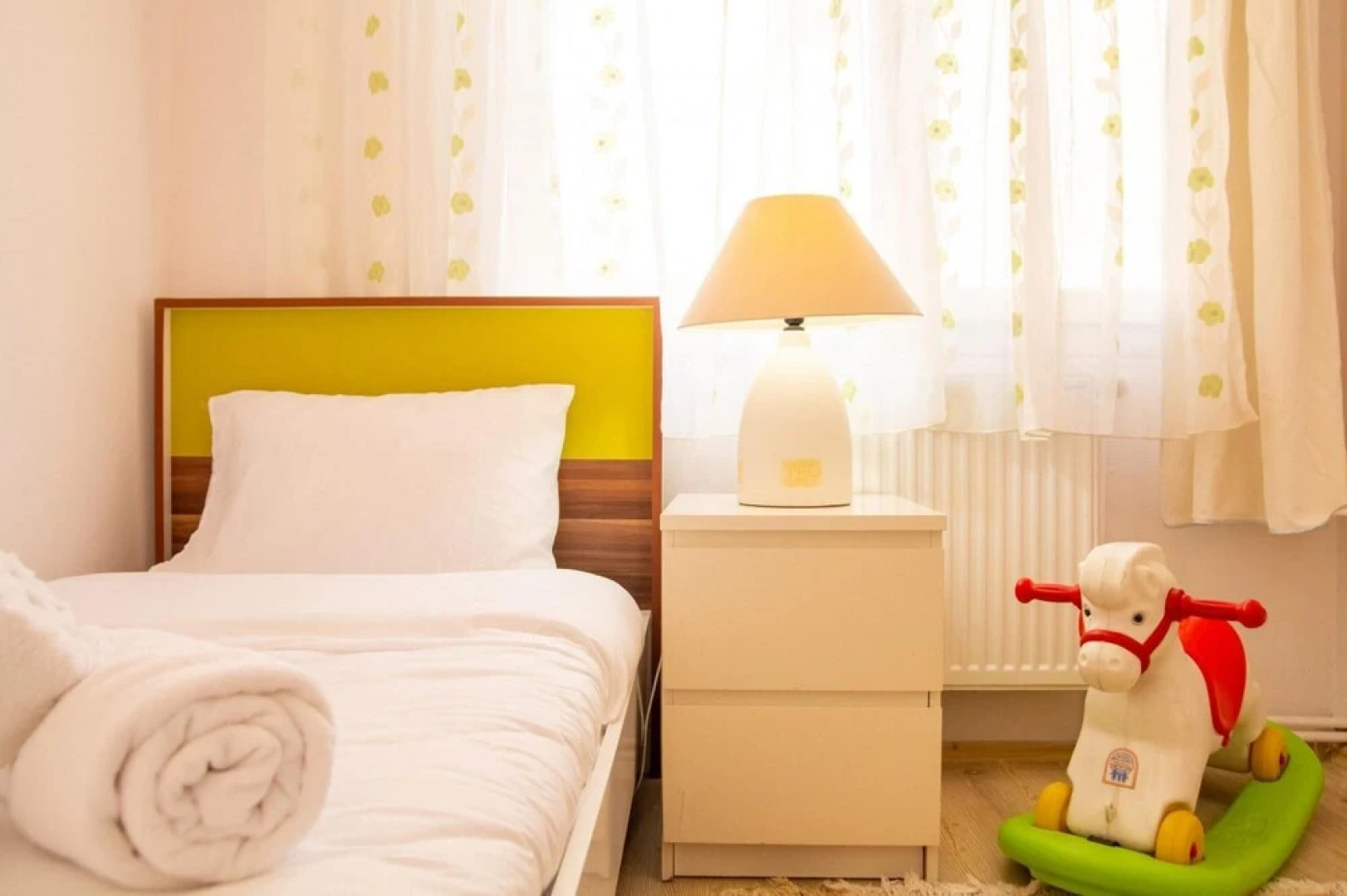 Colorful Flat With Sea View Near Sea in Guzelbahce