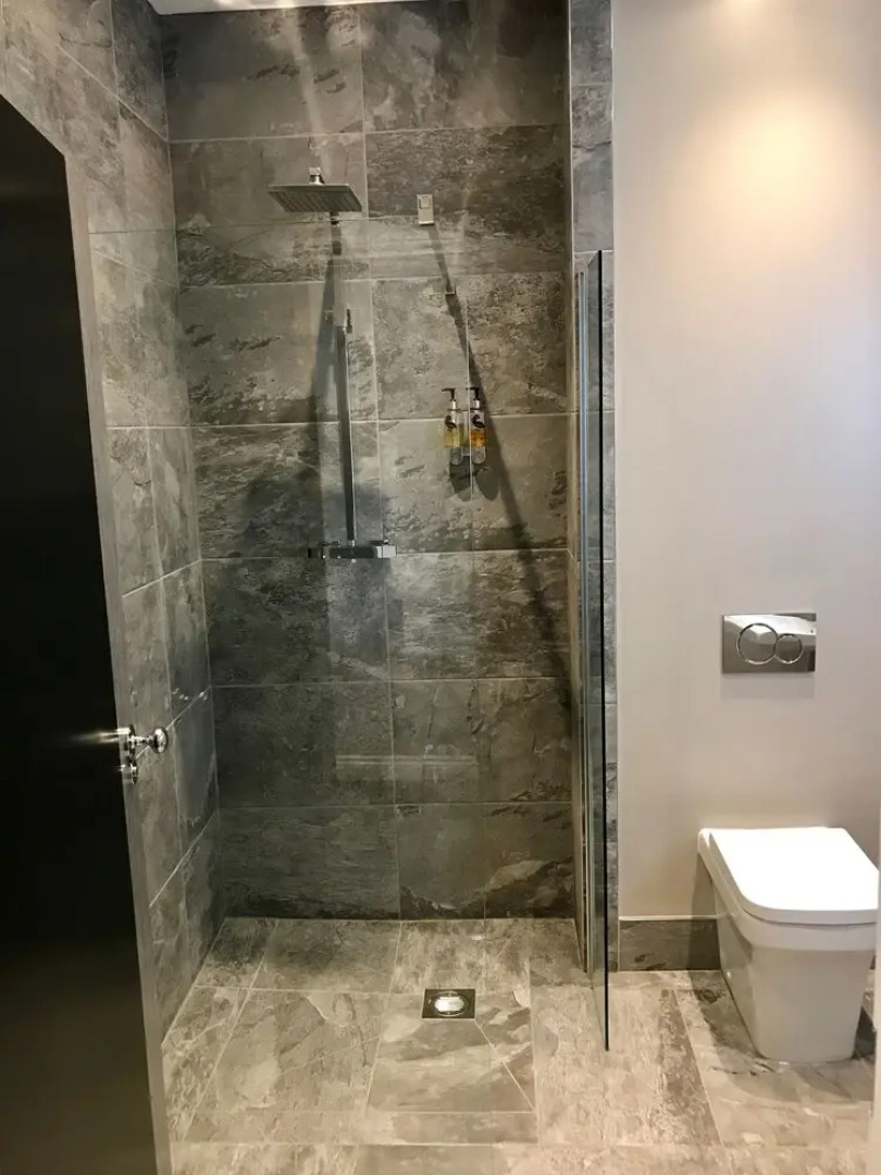 The Raven Hotel - Inn