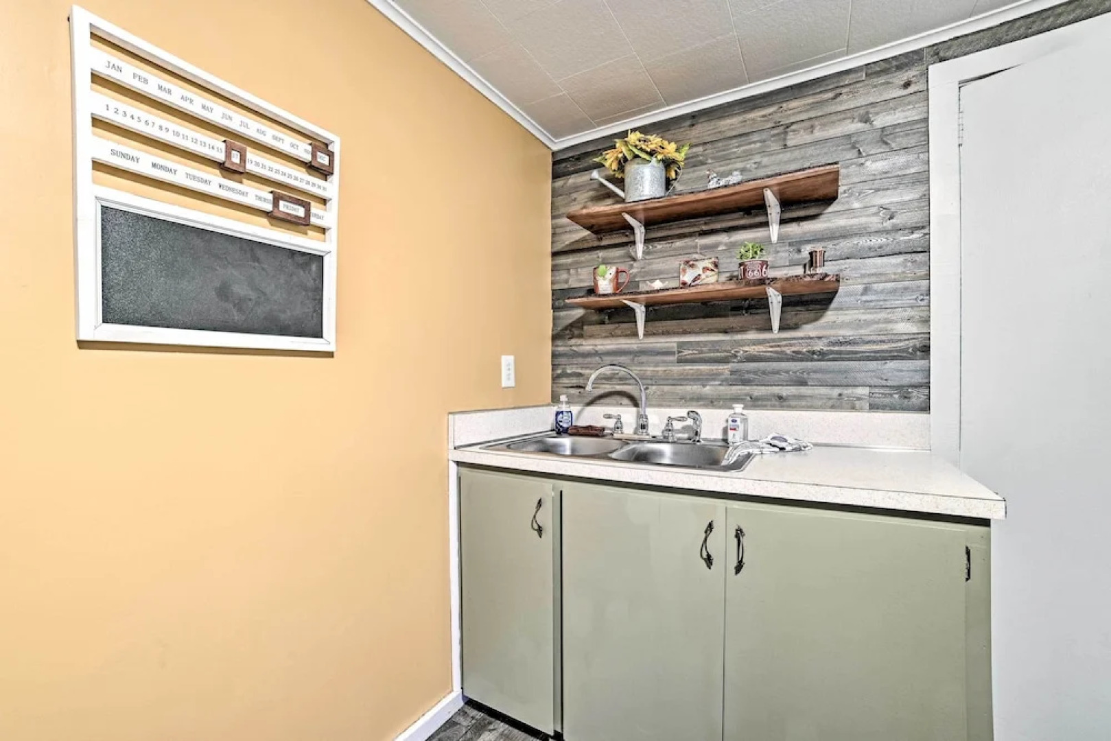 Quaint Frederic Home: Ski, Boat + Hike Nearby