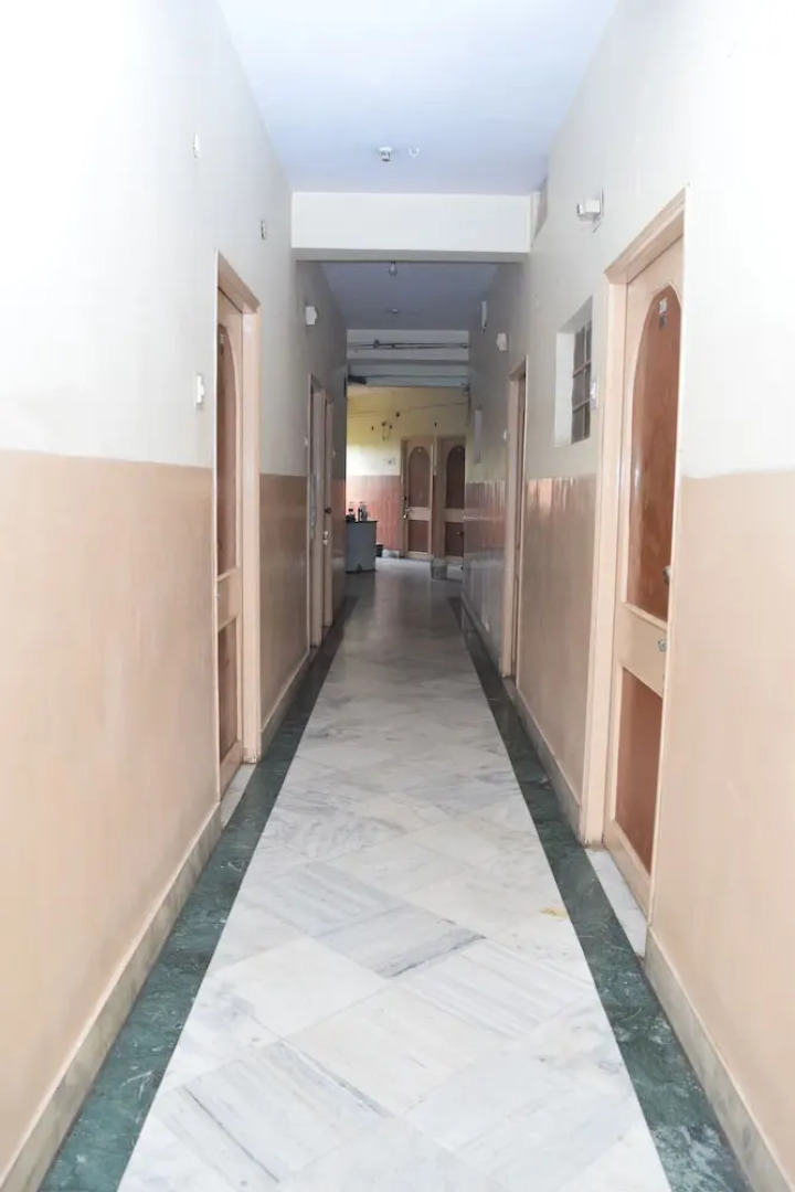 Hotel Savitri