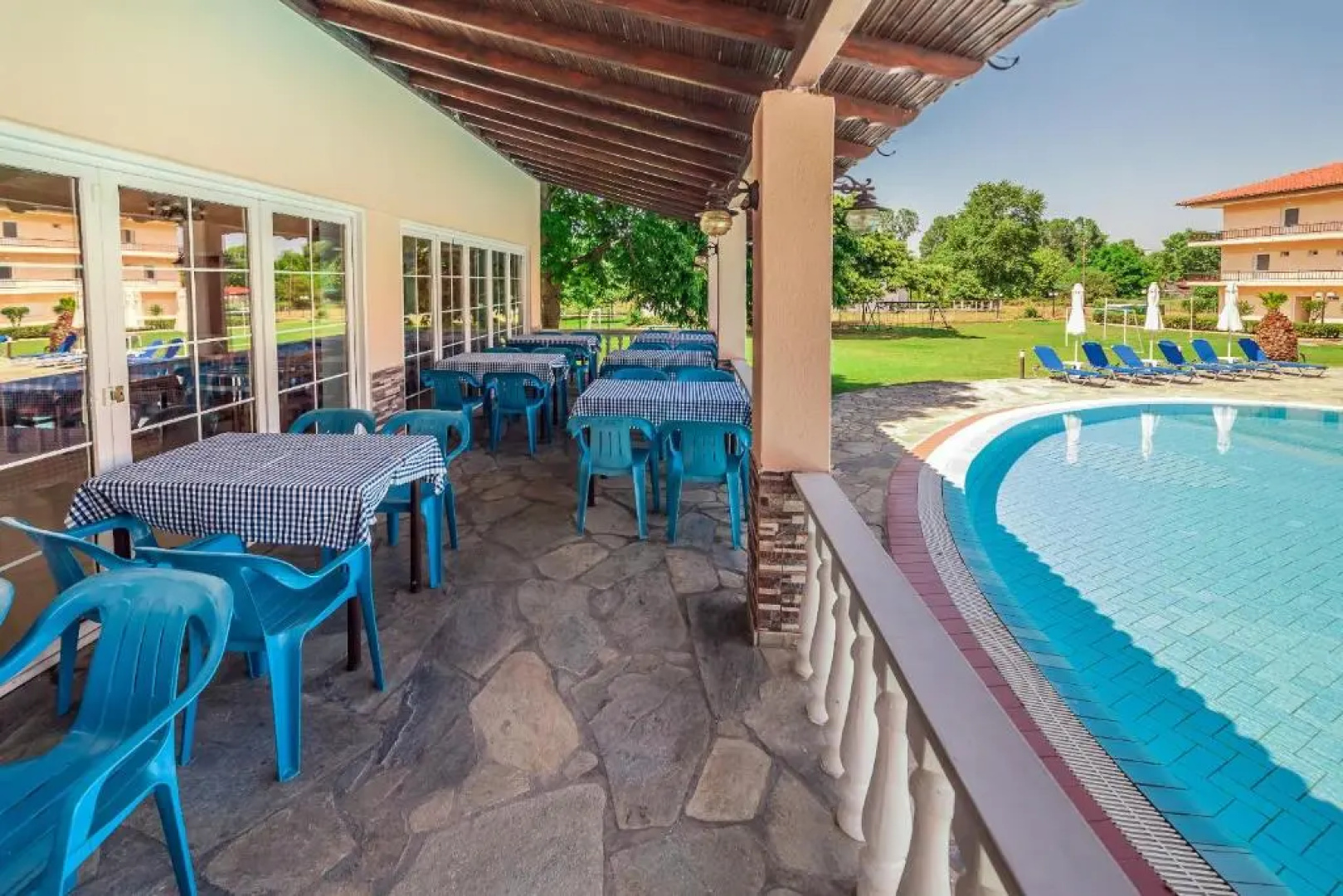 Sintrivanis Hotel
