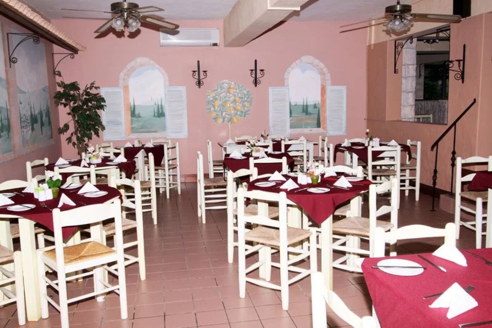 Kat Leisure Windsor Cabanas Courtyard