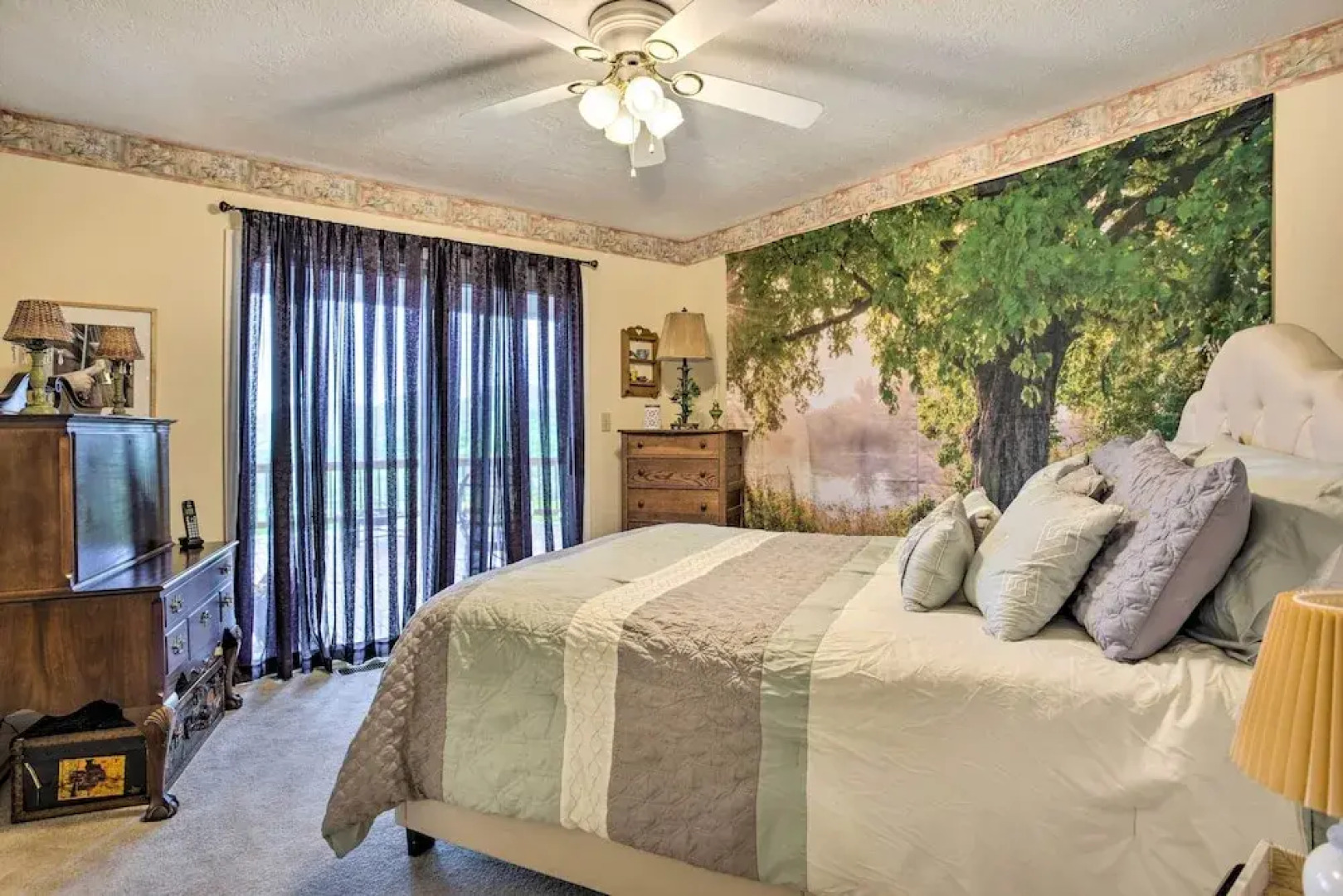 Bring a Pet: Cozy Burnsville Cottage w/ Fire Pit!