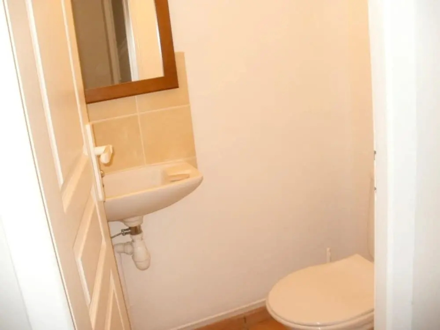 Apartment With 2 Bedrooms in Monflanquin, With Wonderful Lake View, Shared Pool, Furnished Garden