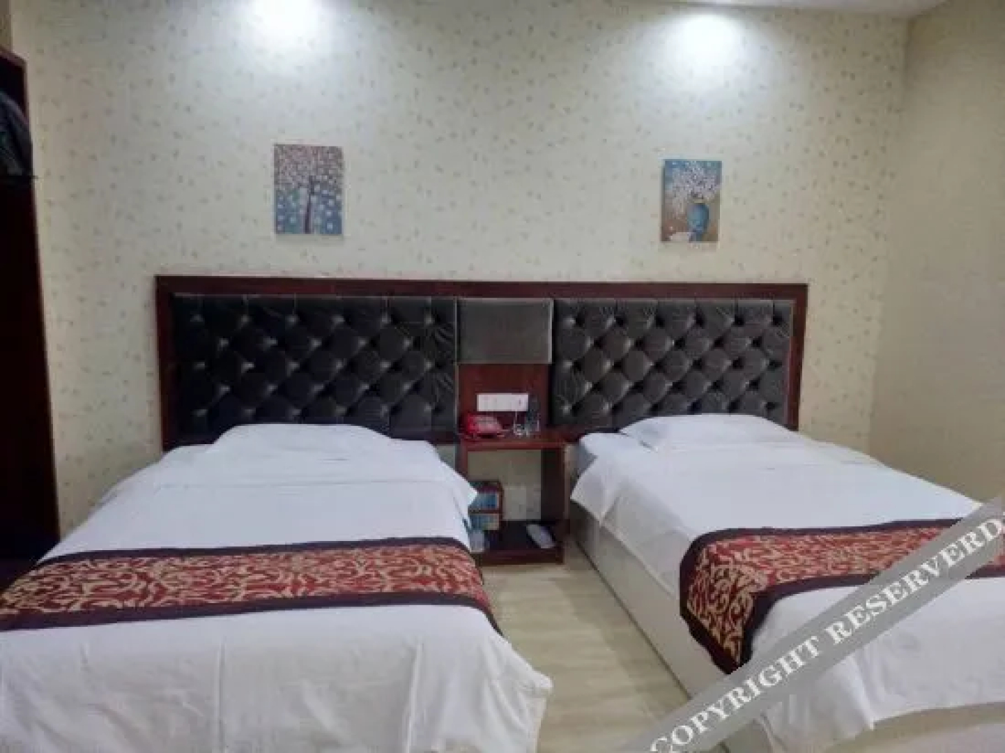 V8 Holiday Hotel