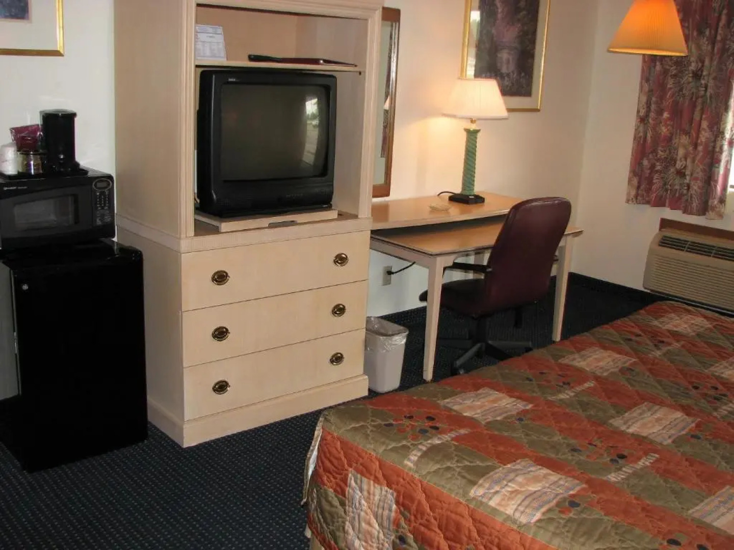 Canterbury Inn & Suites
