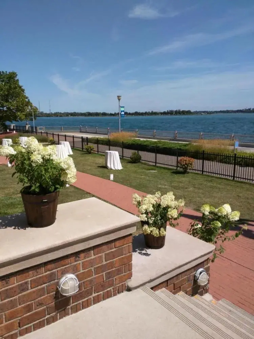 Roberts Riverwalk Hotel Detroit