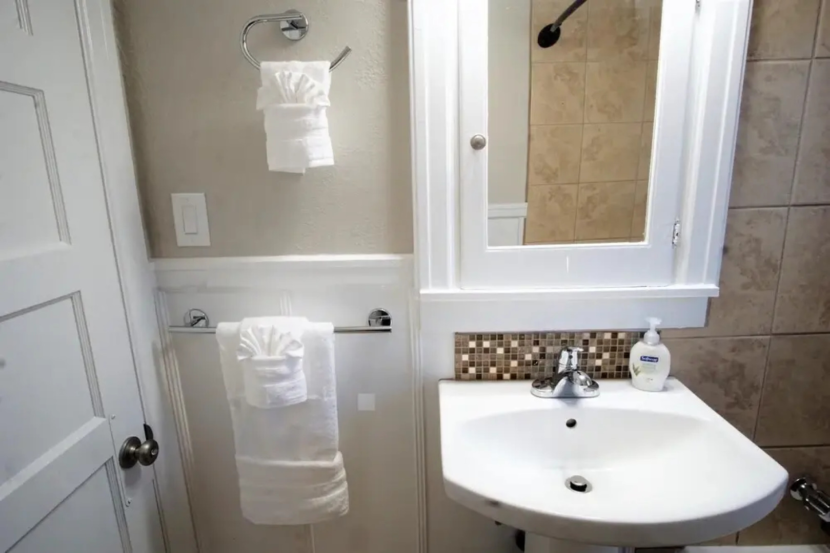 Beautiful Bungalow Next to UNC-FREE Cruiser Bikes!