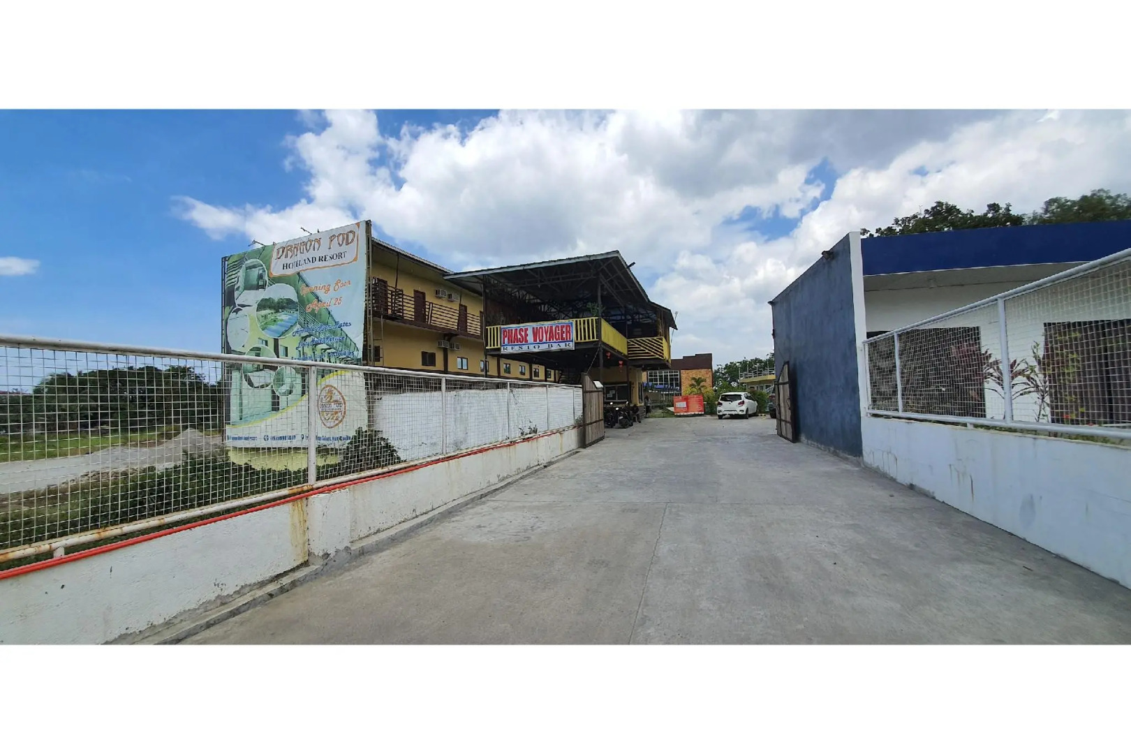 OYO 585 Dragon Pod Hotel And Resort