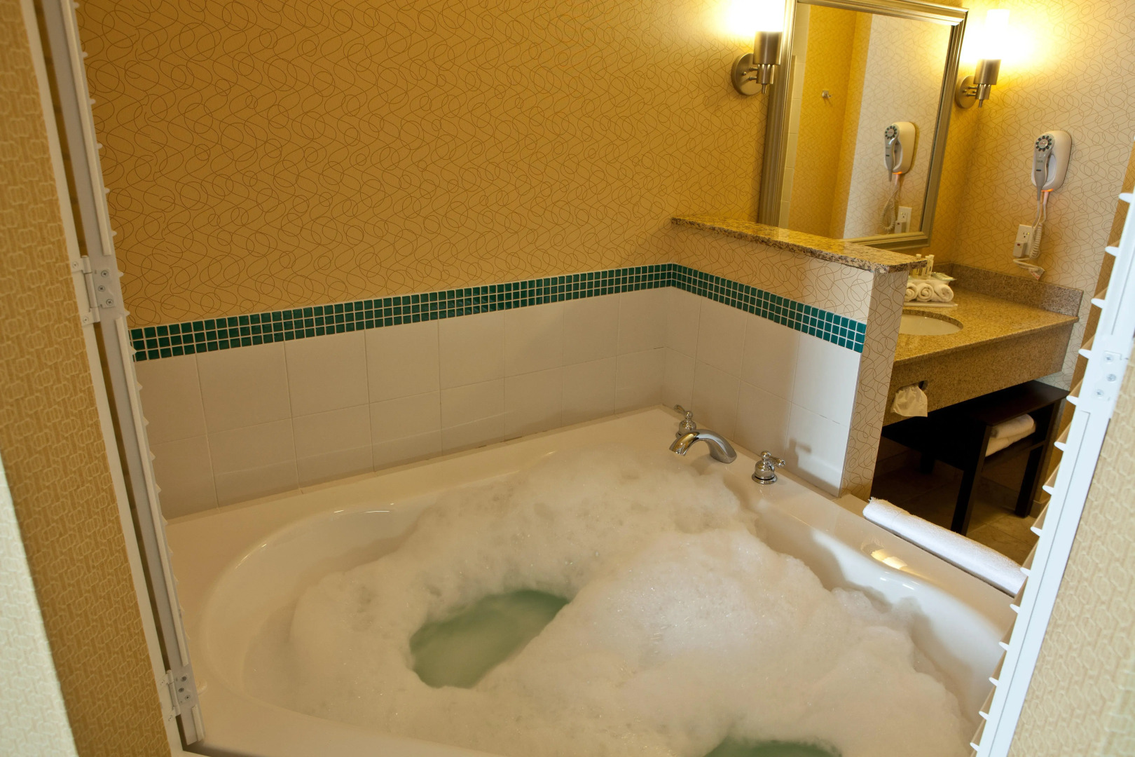 Holiday Inn Express & Suites Detroit North - Troy by IHG