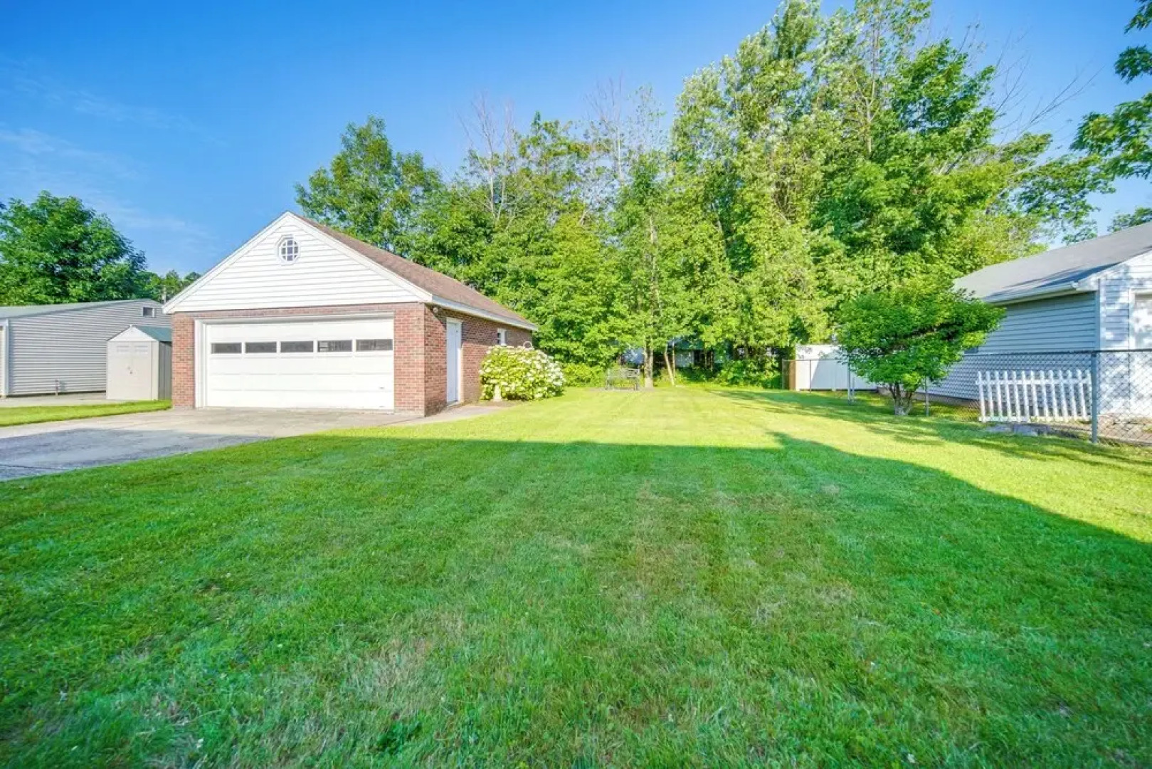 < 1 Mi to Lake Erie: Ashtabula Hideaway!