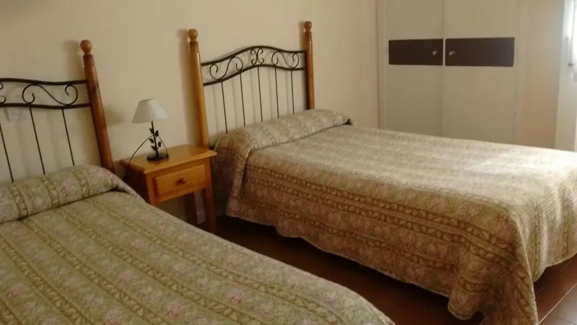 Villa With 5 Bedrooms in Valdecaballeros, With Wonderful Mountain View, Private Pool, Enclosed Garden