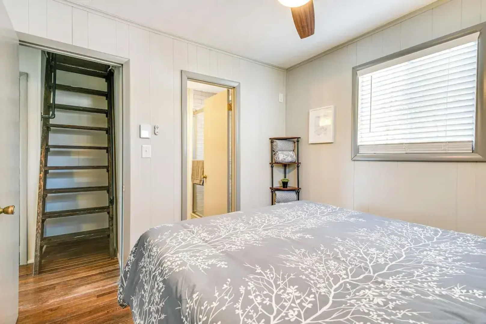 Dock & Sunroom: Waterfront Home Near Kalahari!