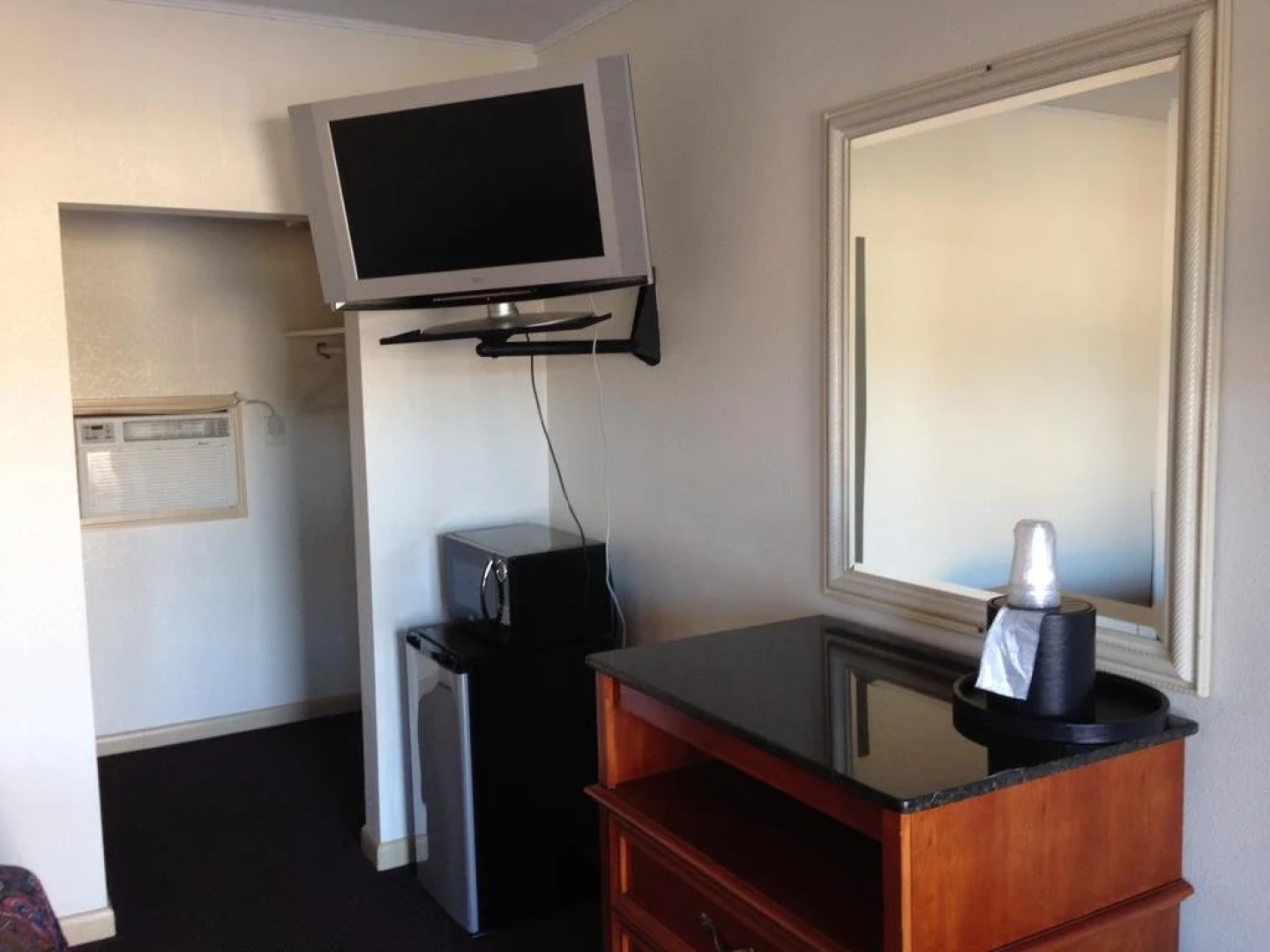 Executive Inn of Seneca