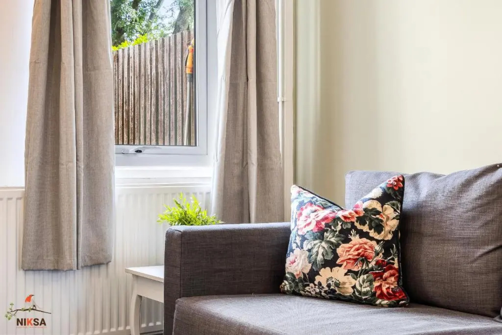 NIKSA Serviced Accommodation - 3 bedroom house