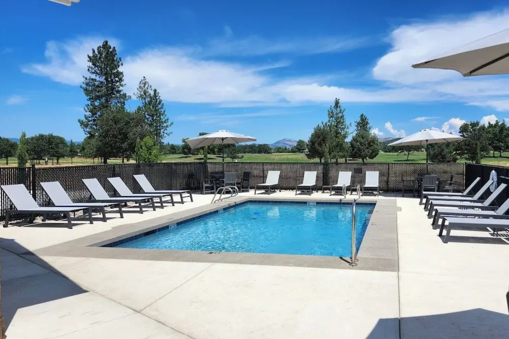Eagle Point Golf Retreat: Pool Access + Patio!
