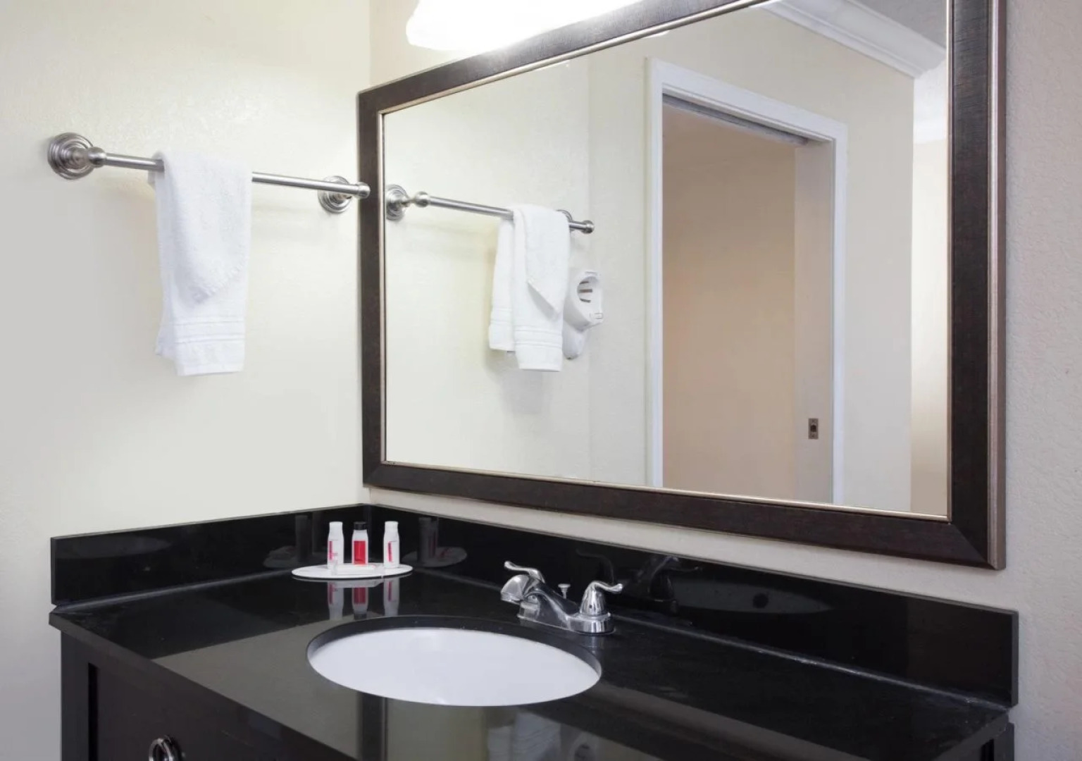 Capri Suites Anaheim