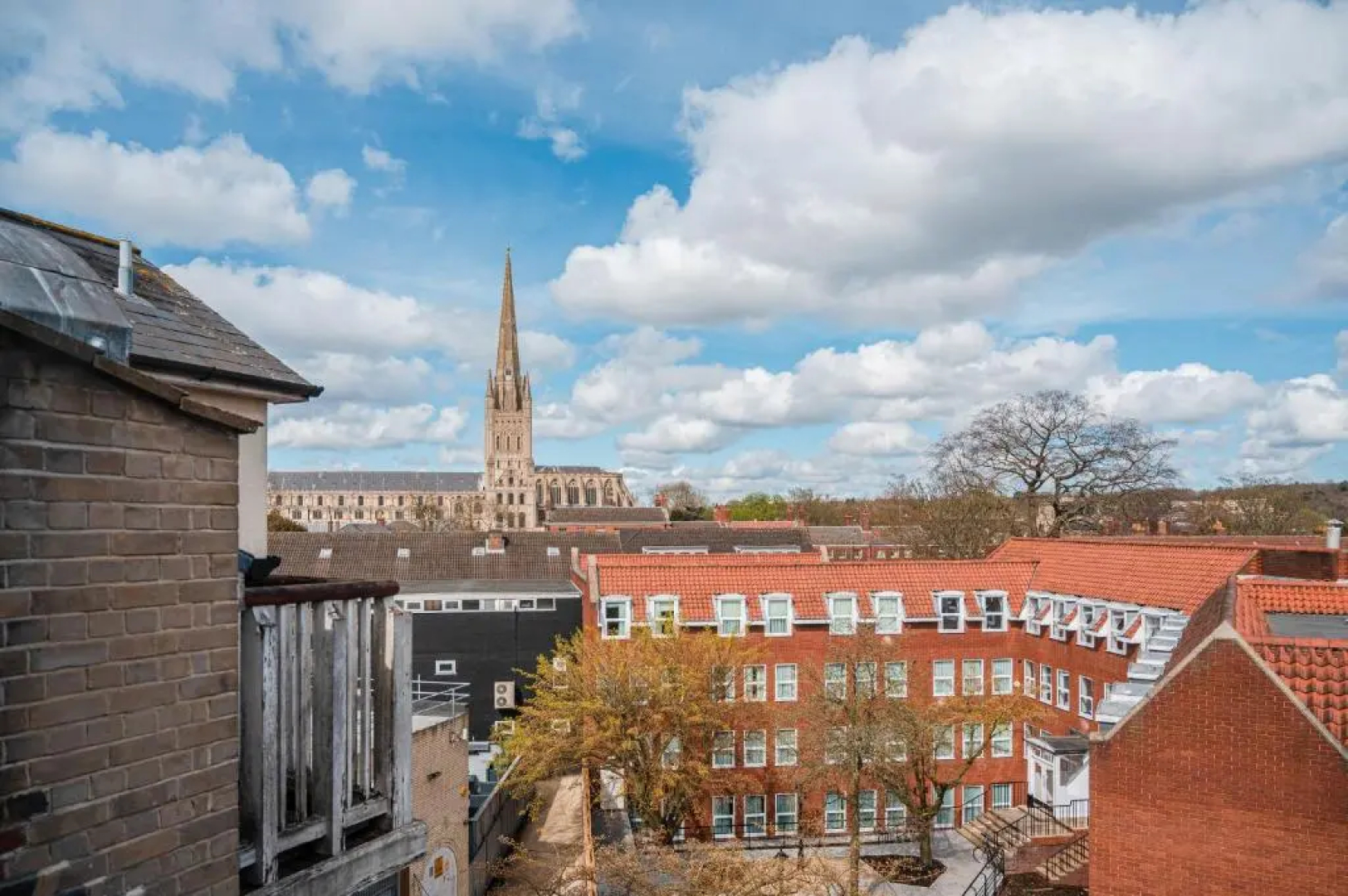 Lovely 2-bed double en-suite with Cathedral views
