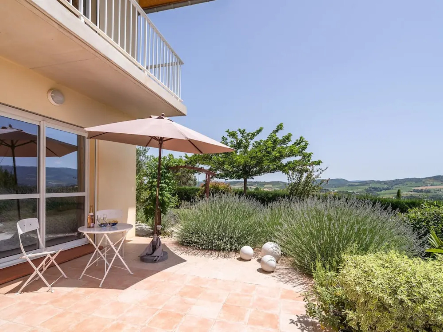 Spacious Villa With Private Swimming Pool and Fully Enclosed Garden