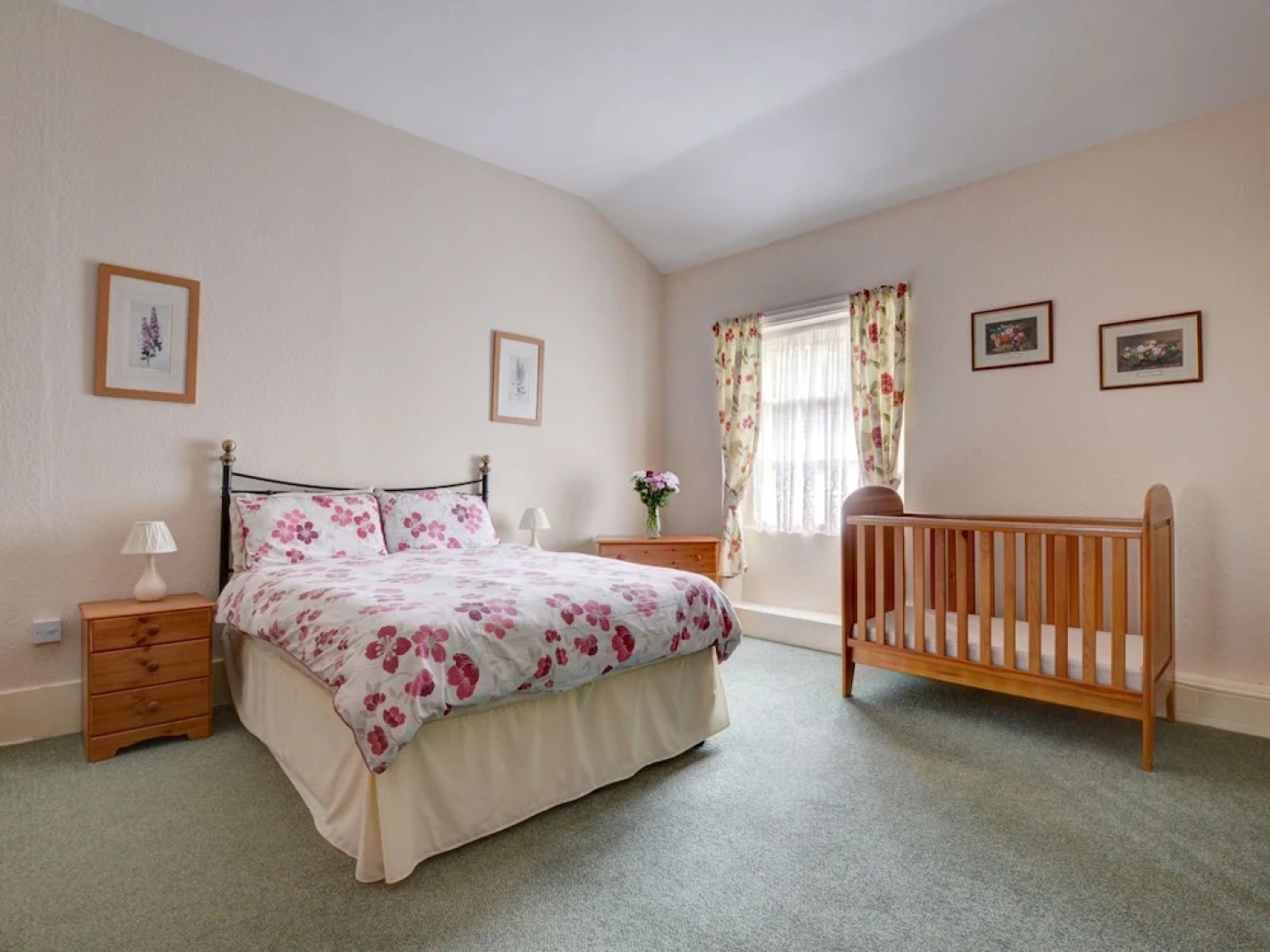 Stunning, Luxury Holiday Home With Covered Swimming Pool and Billiards Table in Barnstaple