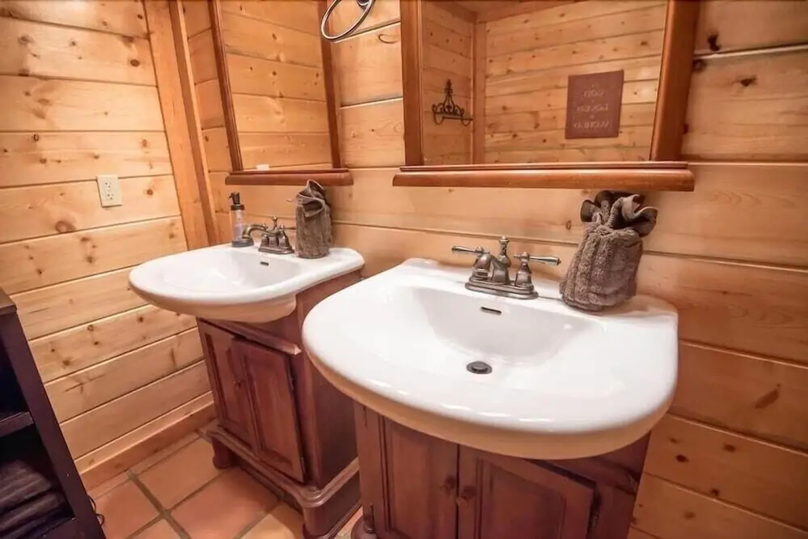 Sugar Bear Lodge With Hot Tub and Free Wifi by Redawning