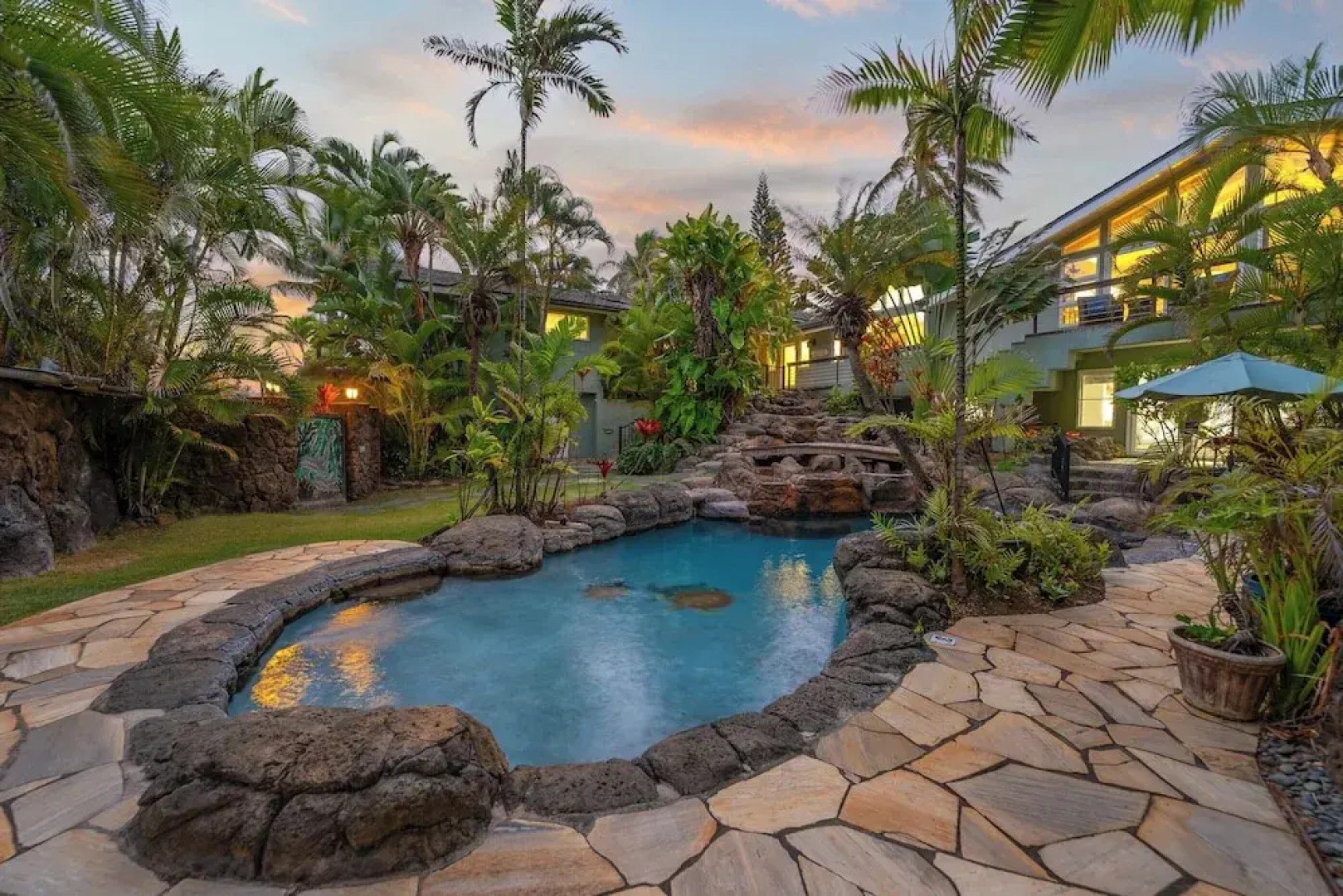 Palione Papalani by Avantstay New $1.5m Remodel Steps From Kailua Beach w/ Private Pool & Hot Tub