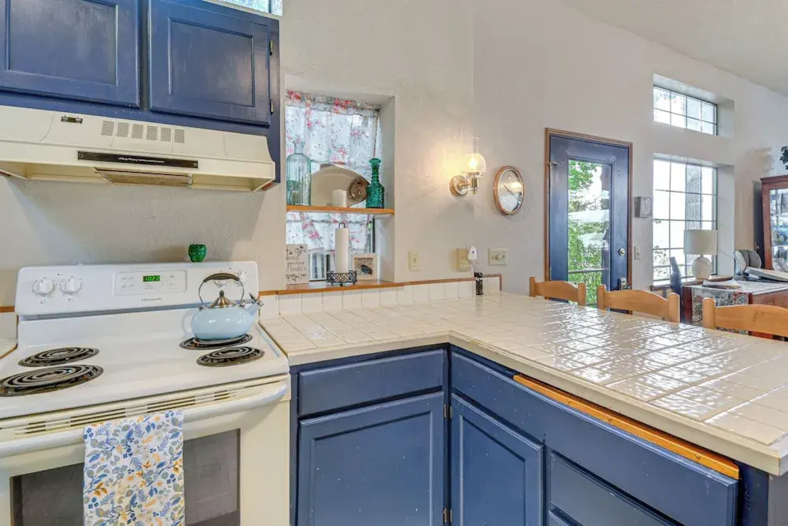 Waterfront Bainbridge Island Home: Stunning Views!