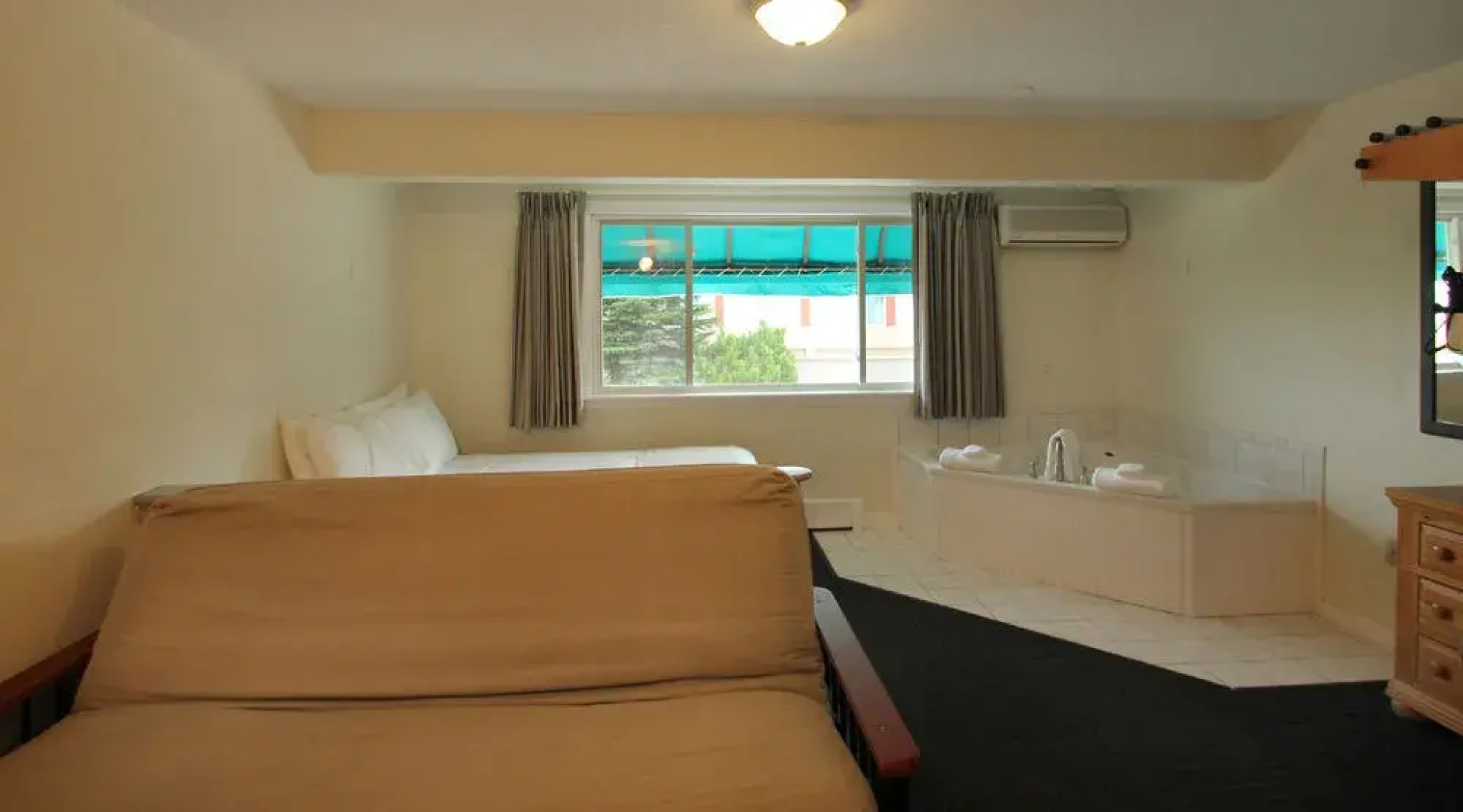 Sea Cliff House Motel