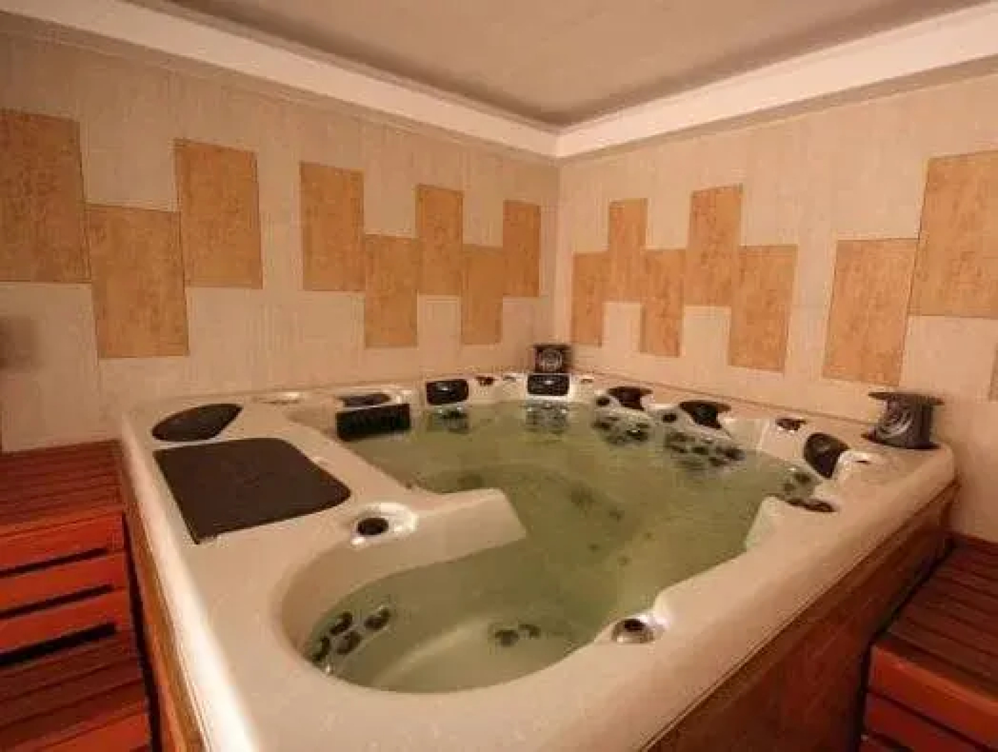 Panorama Wellness Apartman Hotel