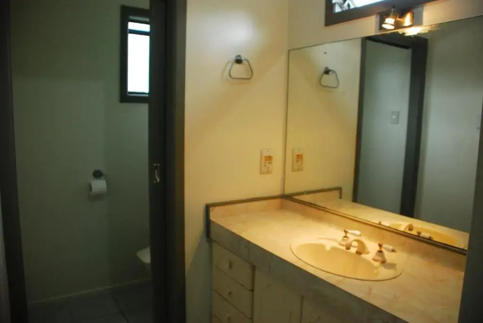 Kiwi Airport Backpackers