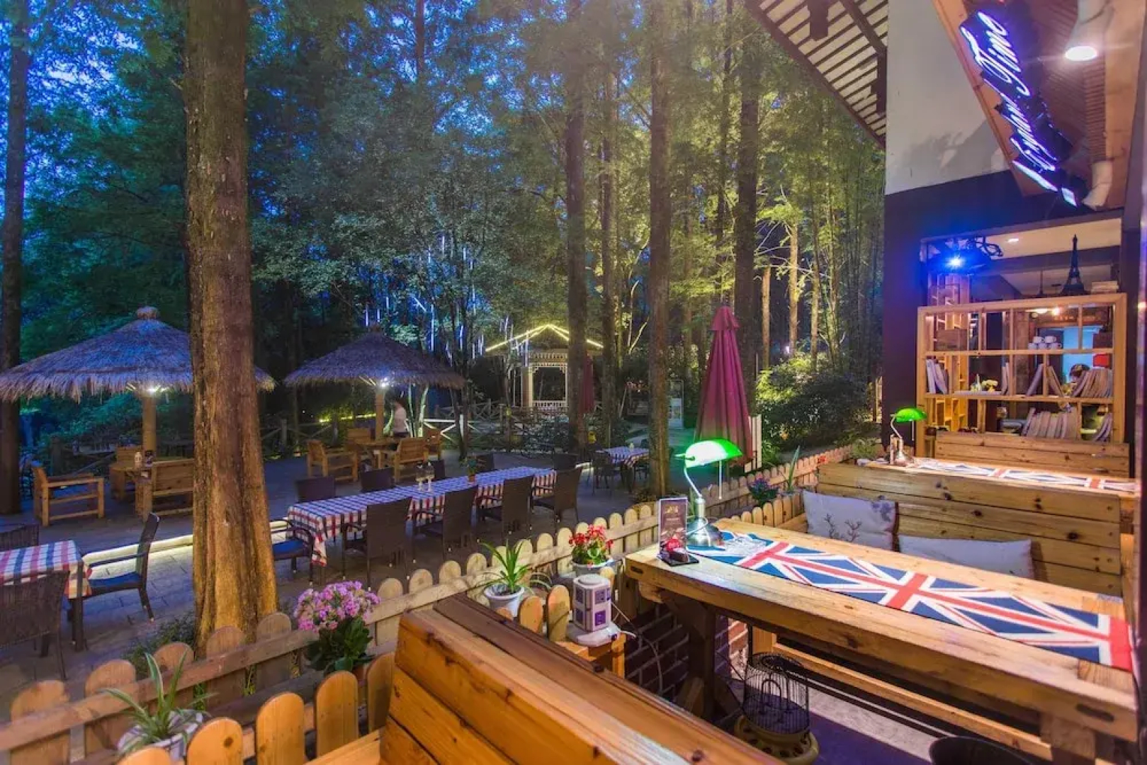 Wuyishan Old Street Sen Live British Inn