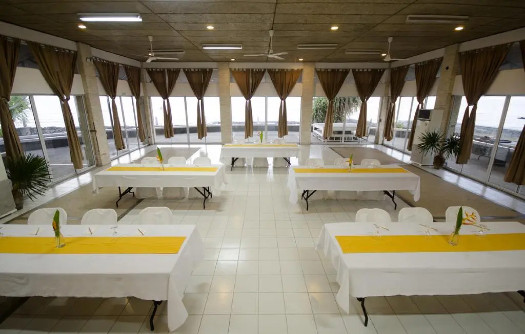 Sta. Monica Beach Club