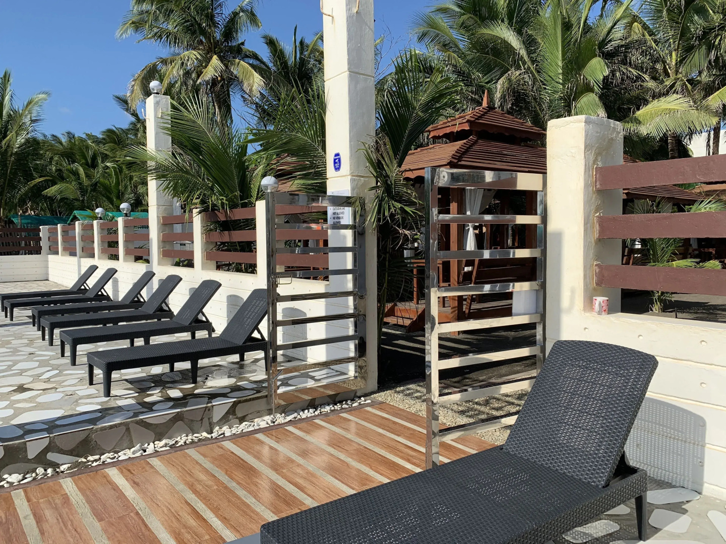 Villa MJ Maristela Beach Resort