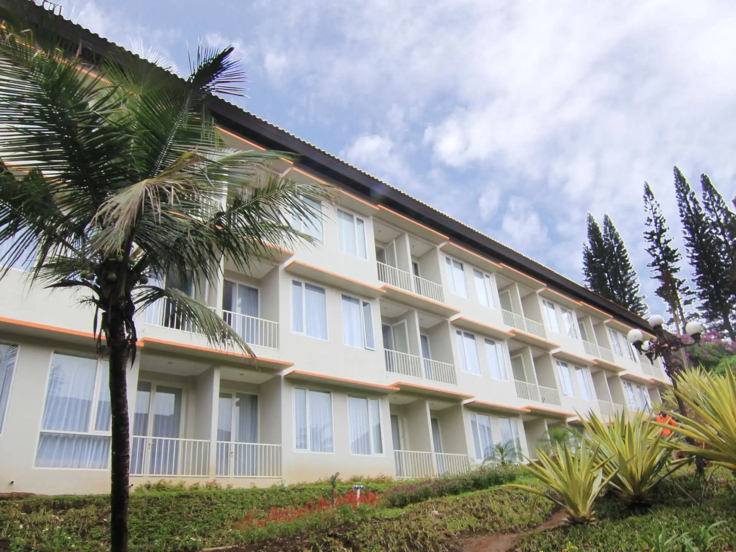 Royal Hotel and Villa Trawas