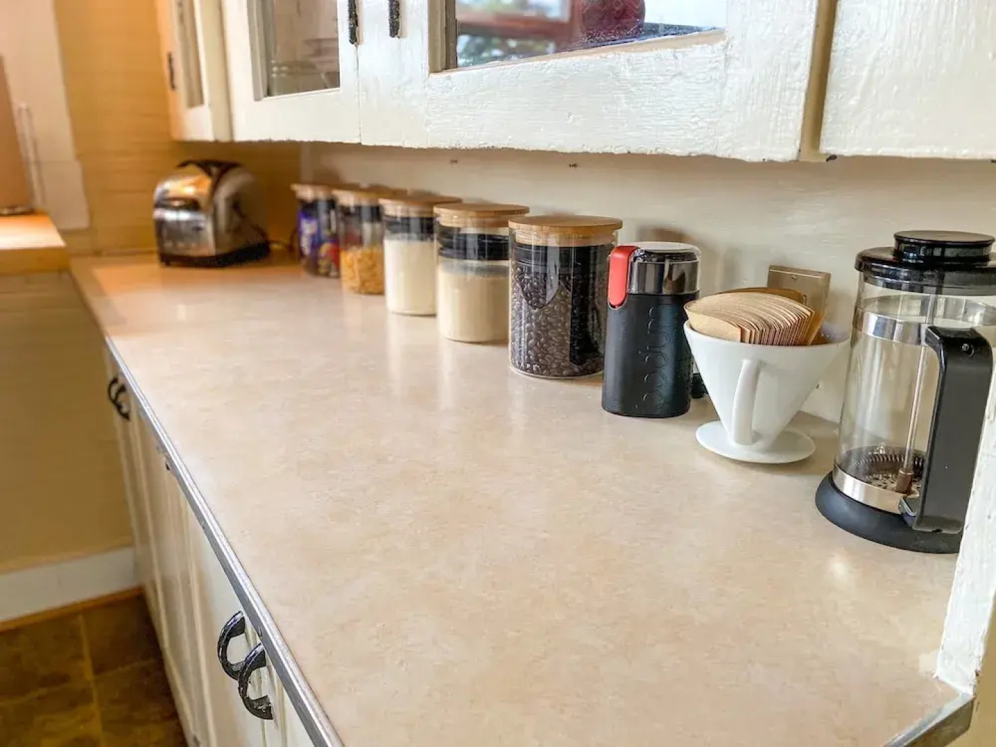 Upstairs at Thevictorian - Lush Walkable and Dog-friendly Retreat - Steps From Downtown Bellingham